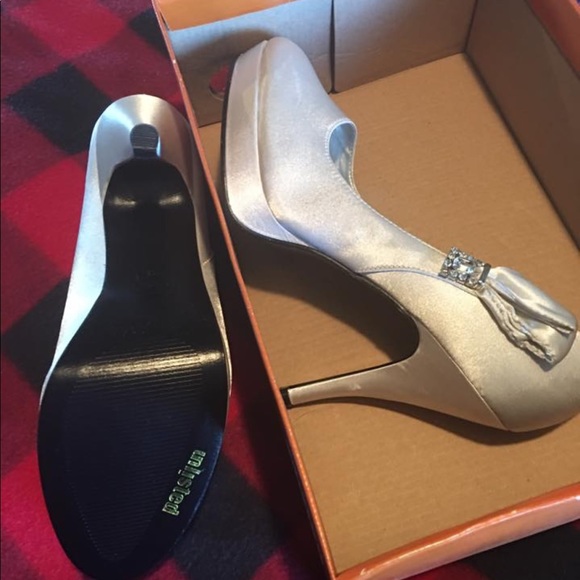Silver Satin, Brand New Unlisted Heels - Picture 4 of 5